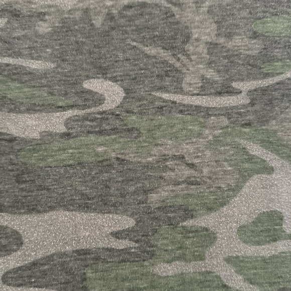 RARE PAM & GELA OVERSIZED CAMO ARMY TEE LASOR CUT CHOKER RIPPED V NECK - Picture 7 of 7